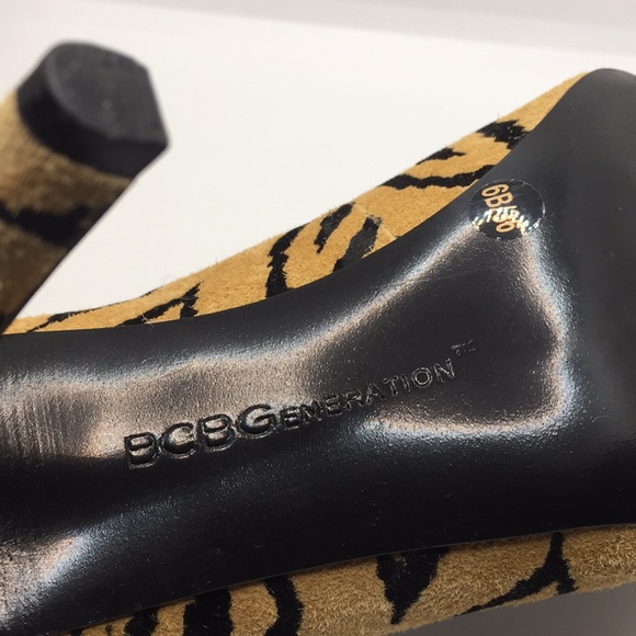 BCBGeneration Ladies Animal Print Heels Pumps Size 6 - Picture 9 of 11